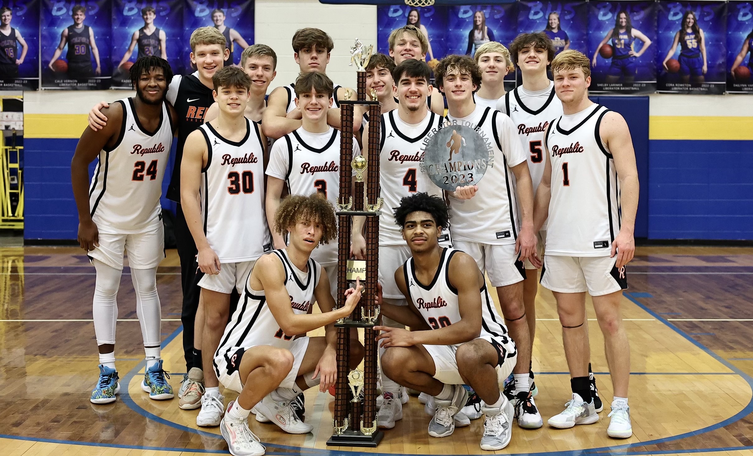 Middle schooler wins team basketball game with incredible 'full-court buzzer -beater