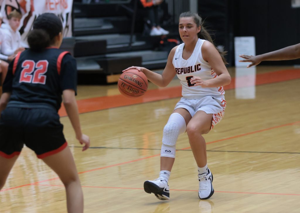 Lady Tigers Cruise In Home Opener Republic Tiger Sports 3494