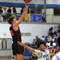 Hagewood Hangs 37 on Hornets in Road Win