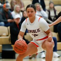 Kickapoo Pulls Away from Lady Tigers Early